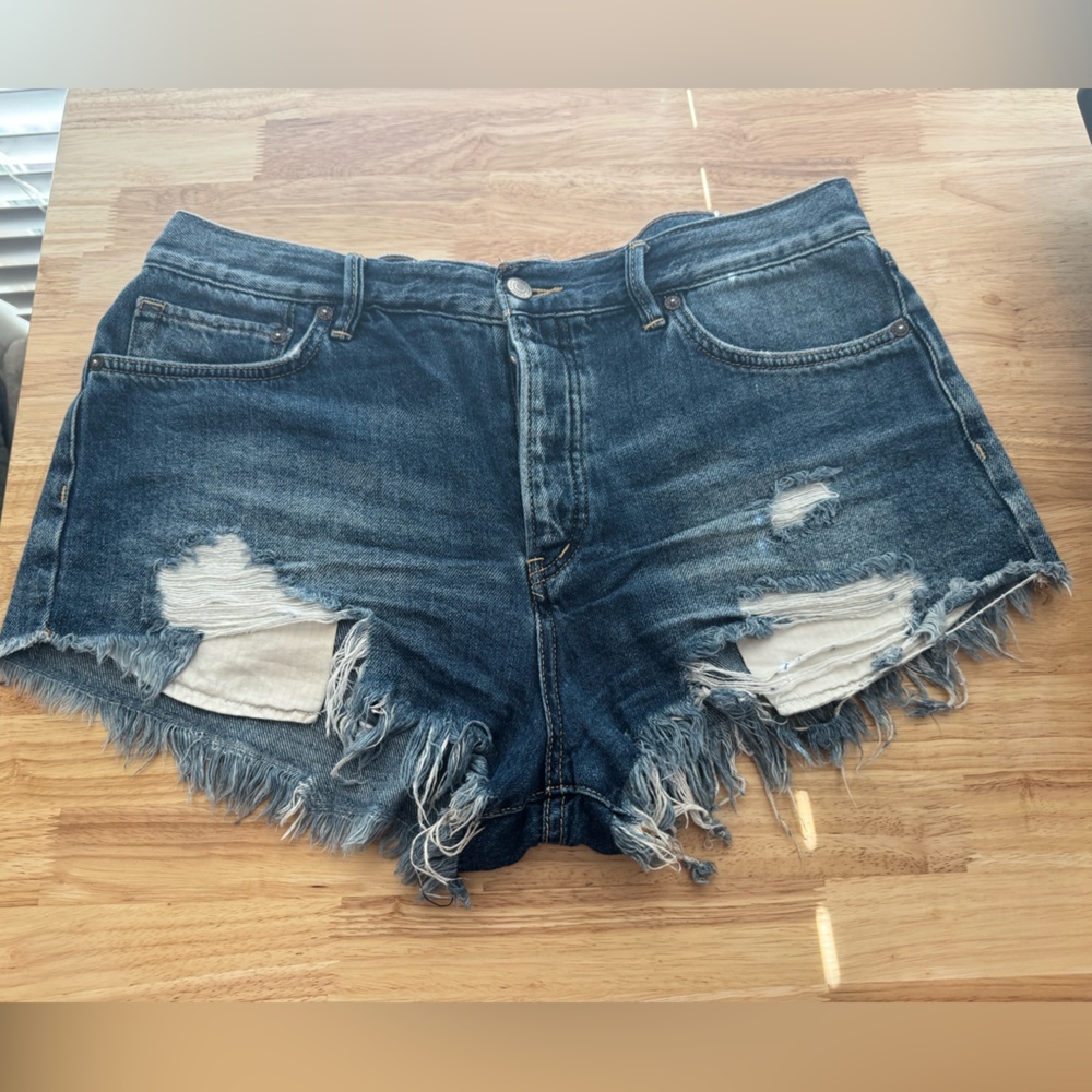 We The Free women’s denim shorts. Size 31